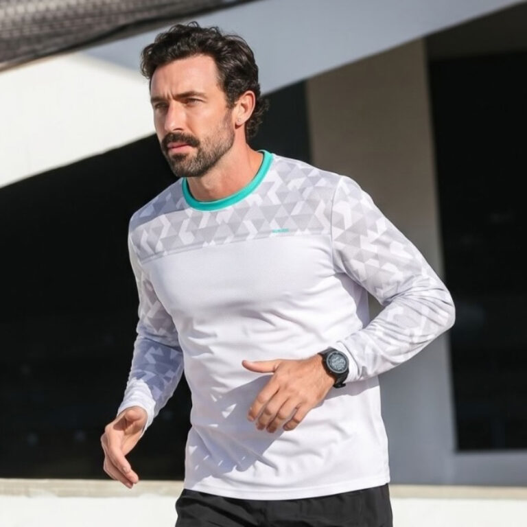 Bespoke_Running_Tops_Made_for_the_UK__What_to_Expect_When_You_Order_with_Runnek